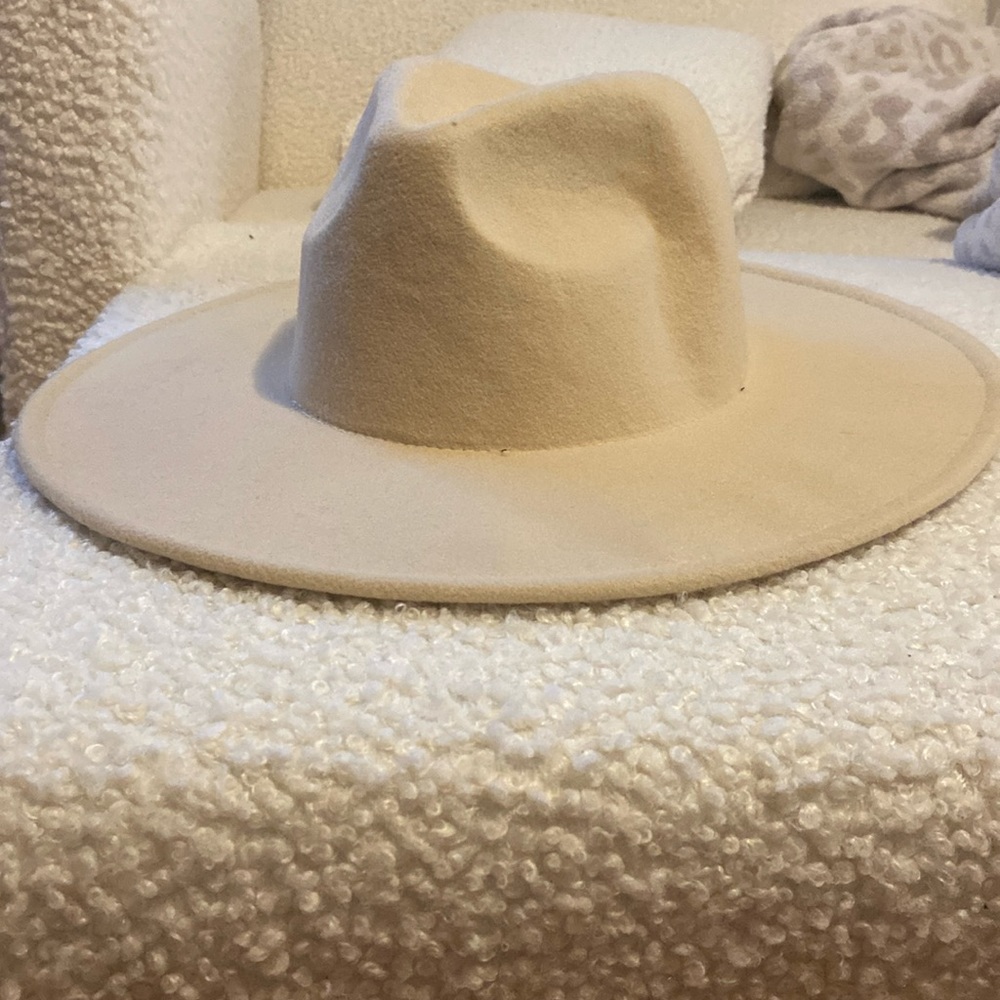 Light tan hat